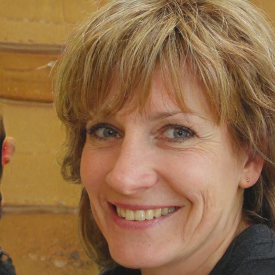 Sarah Weber, Finanzanalystin